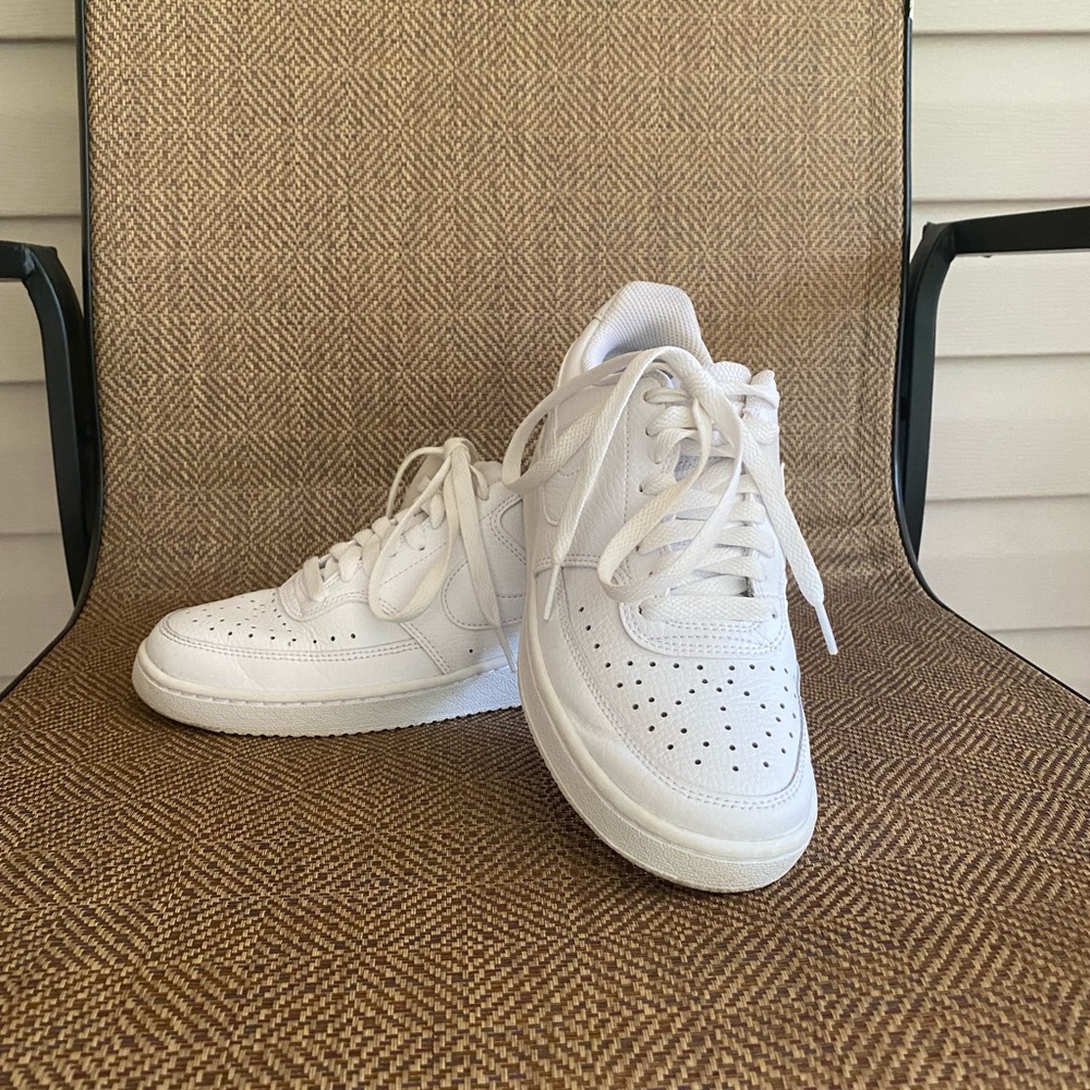 NIKE COURT VISION LOW SNEAKERS